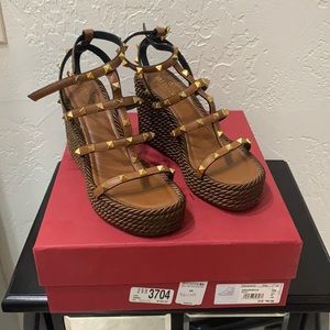 Valentino Wedge